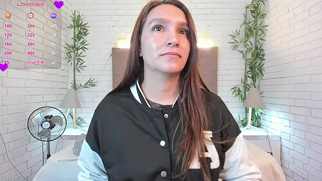 miataylorr1 online show from February 3, 2025, 11:53 am