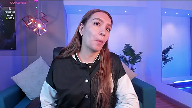 miataylorr1 online show from September 13, 2025, 12:16 pm