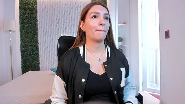 miataylorr1 online show from November 20, 2025, 12:27 pm