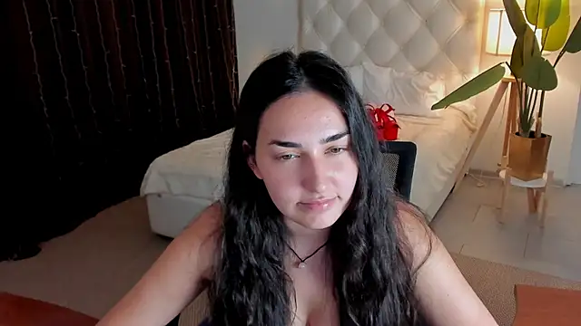 CeceliaJohnson online show from July 7, 2026, 6:47 am