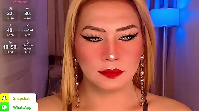 QUEEN GIAMOORE69 online show from December 13, 2024, 10:23 pm