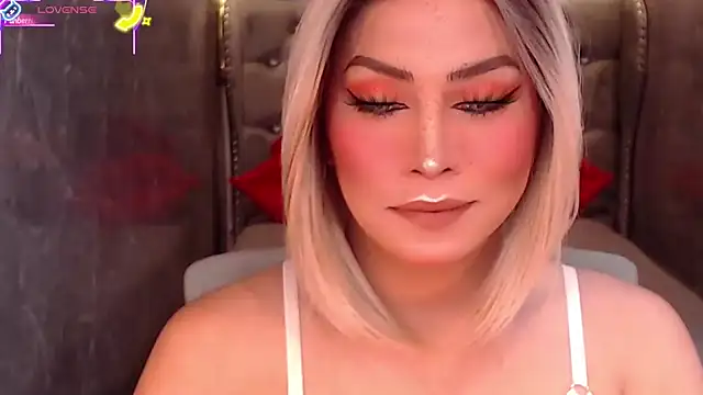 QUEEN GIAMOORE69 online show from September 22, 2025, 6:32 pm