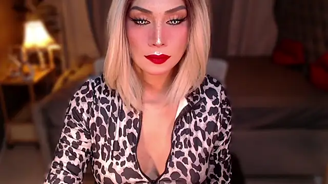 QUEEN GIAMOORE69 online show from June 24, 2026, 11:48 pm