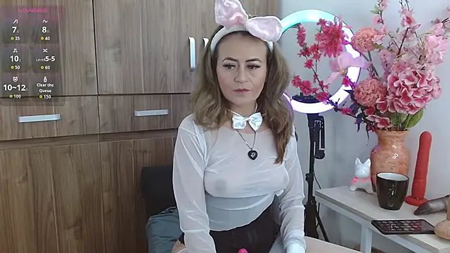 magenta maturr online show from October 31, 2025, 8:32 pm