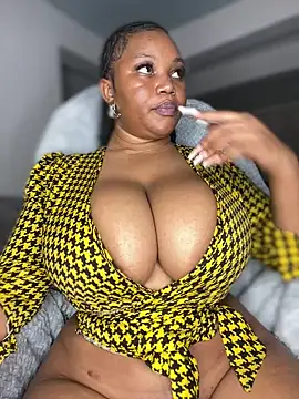 Snapshot of Hyra_Ari chatting on February 13, 2026, 6:26 pm Hyra Ari online show from February 13, 2026, 6:26 pm