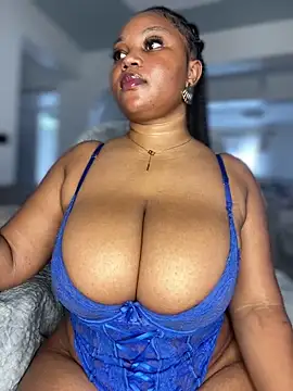 Snapshot of Hyra_Ari chatting on March 4, 2026, 10:32 am Hyra Ari online show from March 4, 2026, 10:32 am