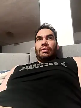 javiermarval83 online show from February 3, 2025, 2:25 am