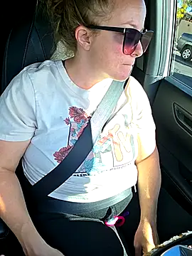 julimonroe online show from September 29, 2025, 4:12 pm