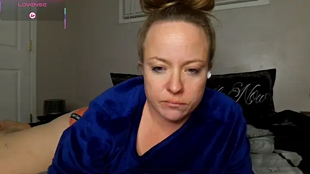 julimonroe online show from December 15, 2025, 3:11 am