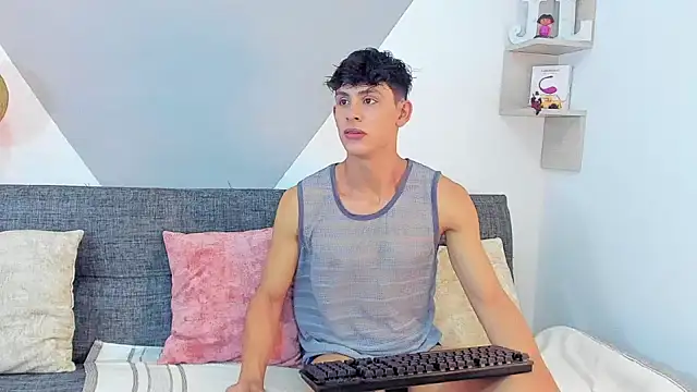 Snapshot of logan_thomas chatting on February 10, 2025, 8:42 am logan thomas online show from February 10, 2025, 8:42 am