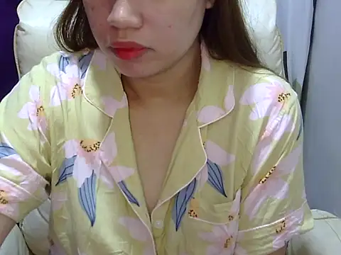    zurIII09  online show from July 12, 2026, 11:18 pm