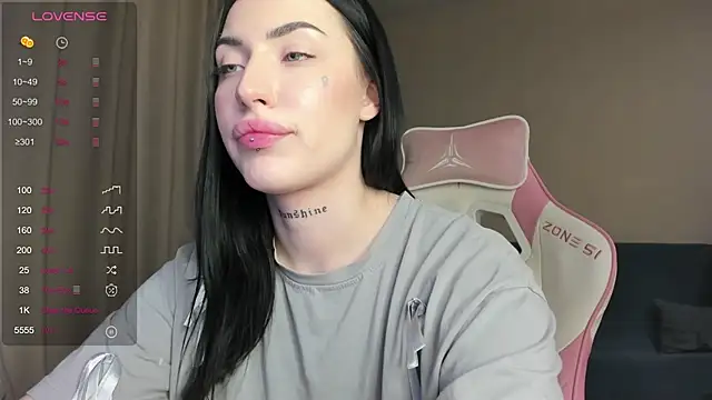 JenniferQueen11 online show from January 23, 2025, 8:02 pm