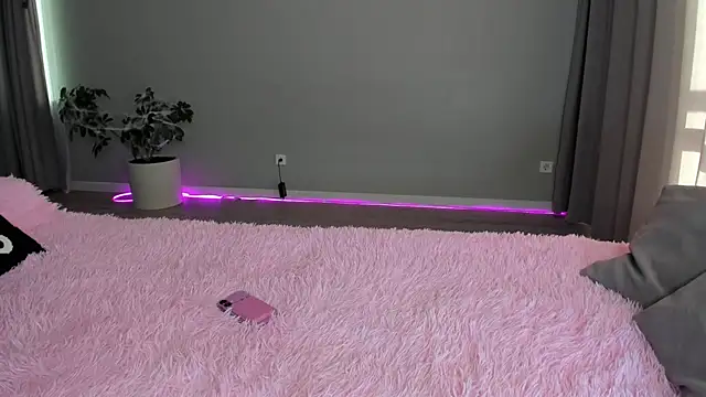 JenniferQueen11 online show from October 25, 2025, 9:39 am