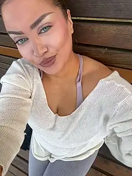 Snapshot of EmiliaPetrova chatting on March 9, 2025, 4:55 pm EmiliaPetrova online show from March 9, 2025, 4:55 pm