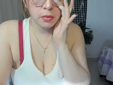 lorenitabella online show from November 19, 2025, 8:58 am