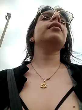 lorenitabella online show from March 25, 2026, 9:21 pm