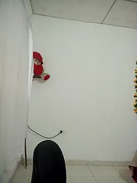 lorenitabella online show from April 16, 2026, 9:39 pm