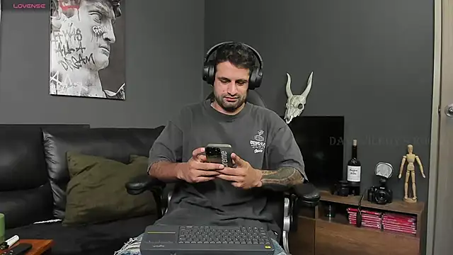 Davevilboy online show from December 6, 2024, 1:22 pm