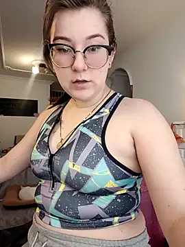 Snapshot of HunnyyLove chatting on February 24, 2025, 5:53 pm HunnyyLove online show from February 24, 2025, 5:53 pm