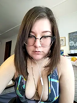 Snapshot of HunnyyLove chatting on March 10, 2025, 4:46 pm HunnyyLove online show from March 10, 2025, 4:46 pm