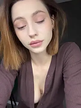 Snapshot of Camilla_Railian chatting on October 12, 2025, 2:43 am Camilla Railian online show from October 12, 2025, 2:43 am