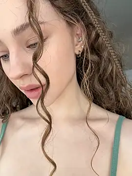 Snapshot of Camilla_Railian chatting on April 11, 2026, 8:07 am Camilla Railian online show from April 11, 2026, 8:07 am