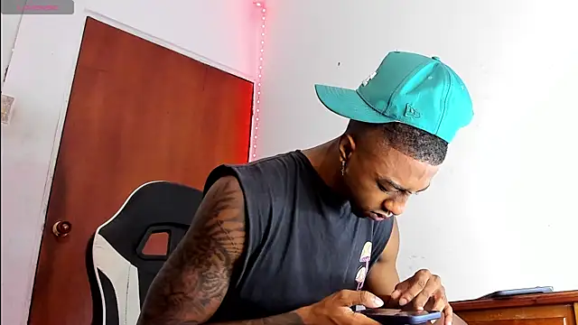 YeremiBrowm online show from December 4, 2024, 4:16 pm