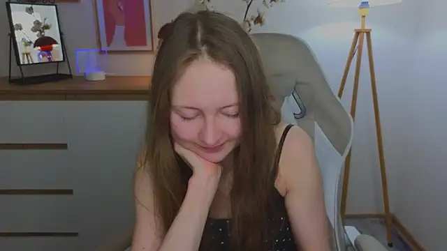 Snapshot of freya_nilsson chatting on December 17, 2024, 6:42 pm freya nilsson online show from December 17, 2024, 6:42 pm