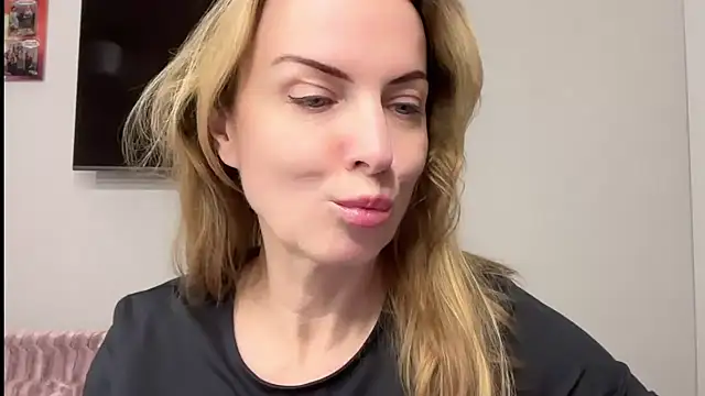 RachellAmazing online show from February 6, 2025, 9:17 pm