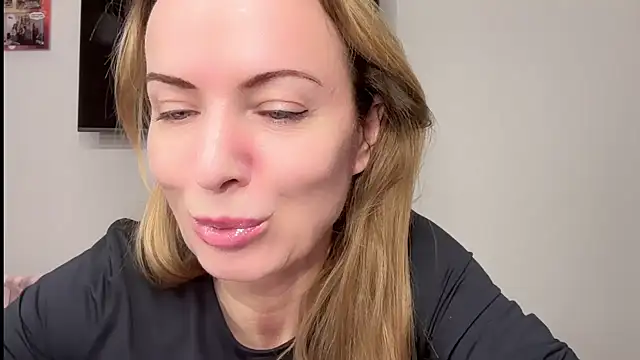 RachellAmazing online show from February 7, 2025, 9:15 pm