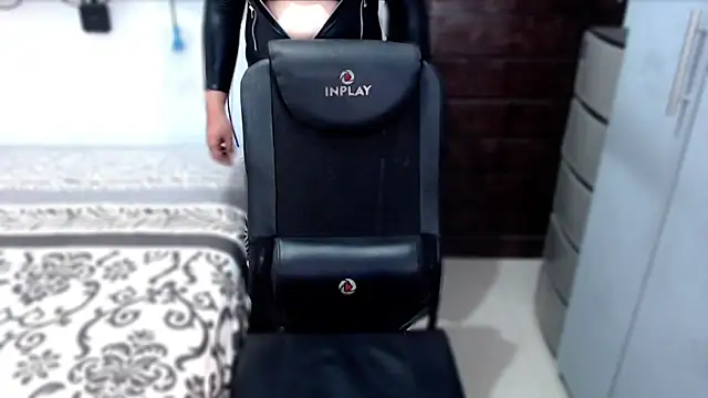 xSUCKTHYWOMANx online show from September 10, 2025, 5:57 pm