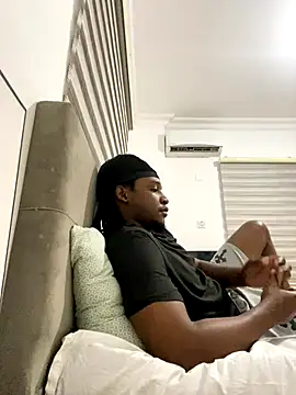 Snapshot of finefinance chatting on November 5, 2025, 6:30 pm finefinance online show from November 5, 2025, 6:30 pm