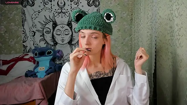 Snapshot of Cutie_Adelia chatting on January 16, 2025, 1:04 pm Cutie Adelia online show from January 16, 2025, 1:04 pm