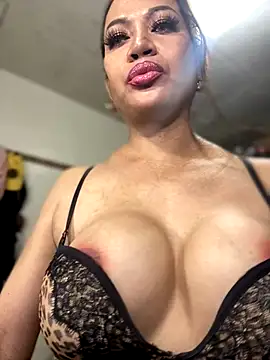 Snapshot of HugeKatarinaTS chatting on September 25, 2025, 3:16 pm HugeKatarinaTS online show from September 25, 2025, 3:16 pm