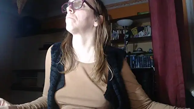 Snapshot of Dettybitch40 chatting on October 31, 2025, 4:41 pm Dettybitch40 online show from October 31, 2025, 4:41 pm