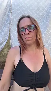 Snapshot of Dettybitch40 chatting on July 1, 2026, 1:02 pm Dettybitch40 online show from July 1, 2026, 1:02 pm