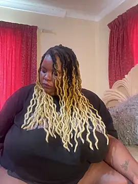 Snapshot of Michyboldy chatting on February 21, 2025, 7:56 am Michyboldy online show from February 21, 2025, 7:56 am