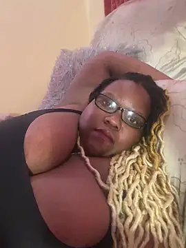 Snapshot of Michyboldy chatting on March 3, 2025, 5:09 am Michyboldy online show from March 3, 2025, 5:09 am