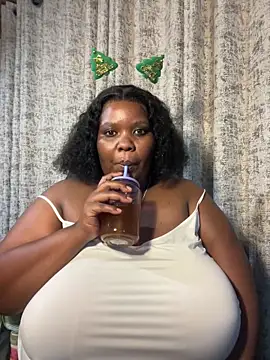 Snapshot of Michyboldy chatting on December 22, 2025, 12:29 am Michyboldy online show from December 22, 2025, 12:29 am