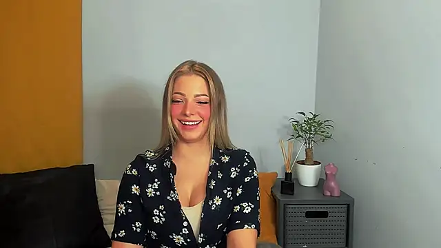 LilyBlondee online show from March 2, 2025, 4:32 pm