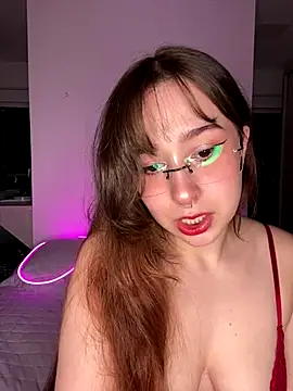 tsuki chan on online show from September 15, 2025, 2:11 am