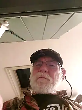 Snapshot of CDforU chatting on October 28, 2025, 8:51 am CDforU online show from October 28, 2025, 8:51 am