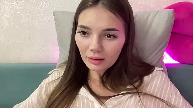 Snapshot of Miracle_angel_ chatting on December 9, 2024, 6:57 pm Miracle angel online show from December 9, 2024, 6:57 pm