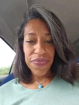 Snapshot of Goldenlace chatting on November 5, 2025, 11:21 am Goldenlace online show from November 5, 2025, 11:21 am