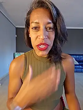 Snapshot of Goldenlace chatting on November 17, 2025, 9:48 am Goldenlace online show from November 17, 2025, 9:48 am