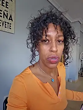 Snapshot of Goldenlace chatting on November 19, 2025, 11:54 am Goldenlace online show from November 19, 2025, 11:54 am