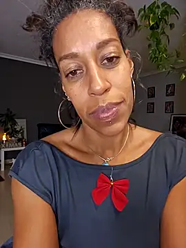 Snapshot of Goldenlace chatting on December 13, 2025, 7:53 pm Goldenlace online show from December 13, 2025, 7:53 pm