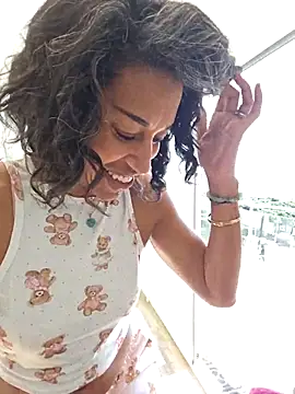 Snapshot of Goldenlace chatting on February 14, 2026, 10:45 am Goldenlace online show from February 14, 2026, 10:45 am