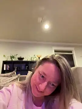 Snapshot of Vivian_MayXxX chatting on December 19, 2024, 12:34 am Vivian MayXxX online show from December 19, 2024, 12:34 am