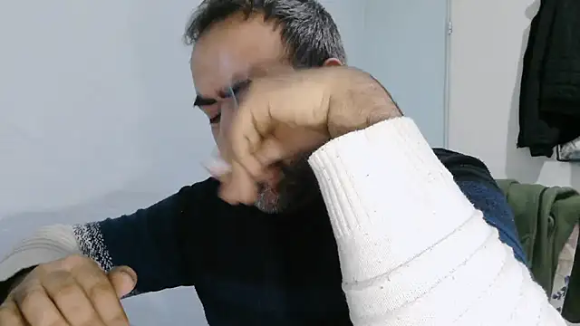 Snapshot of ZYXEL353 chatting on February 2, 2026, 8:18 pm ZYXEL353 online show from February 2, 2026, 8:18 pm